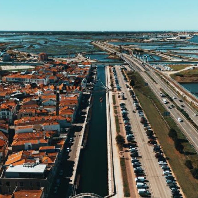 Vista aérea do centro de Aveiro e da Ria